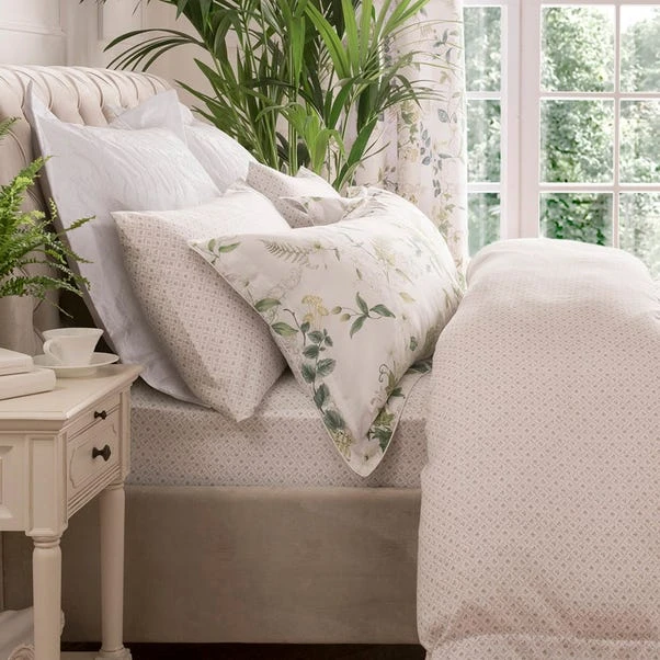 Dorma Botanical Garden Digitally Printed 100% Cotton Duvet Cover 3 Dorma Botanical Garden Digitally Printed 100% Cotton Duvet Cover - Image 3