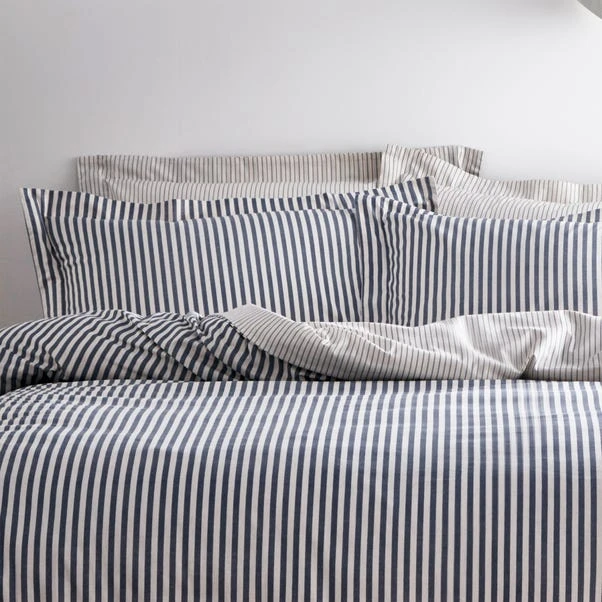 The Linen Yard Hebden Reversible 100% Cotton Navy Duvet Cover And Pillowcase Set 2 The Linen Yard Hebden Reversible 100% Cotton Navy Duvet Cover And Pillowcase Set - Image 2