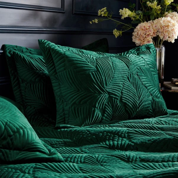 Paoletti Palmeria Emerald Velvet Duvet Cover And Pillowcase Set 3 Paoletti Palmeria Emerald Velvet Duvet Cover And Pillowcase Set - Image 3