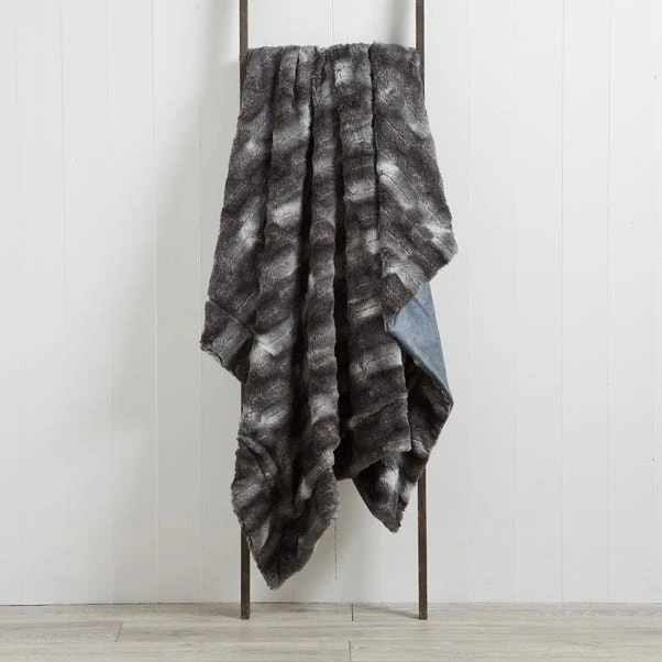 Dunelm Plush Faux Fur 130cm X 180cm Throw 1 Dunelm Plush Faux Fur 130cm X 180cm Throw