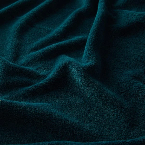 Dunelm Soft Fleece 130cm X 170cm Throw 3 Dunelm Soft Fleece 130cm X 170cm Throw - Image 3