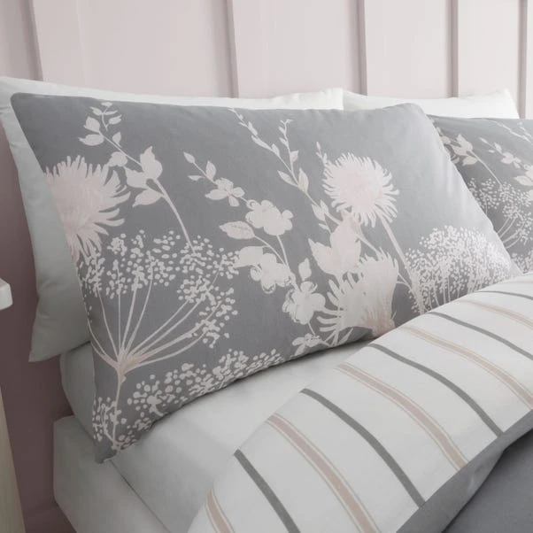 Catherine Lansfield Meadowsweet Floral Pink Duvet Cover And Pillowcase Set 2 Catherine Lansfield Meadowsweet Floral Pink Duvet Cover And Pillowcase Set - Image 2