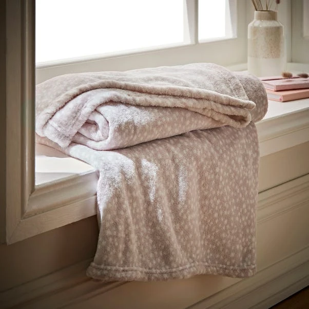 Dunelm Printed Fleece Dottie Lilac 130x160cm 1 Dunelm Printed Fleece Dottie Lilac 130x160cm