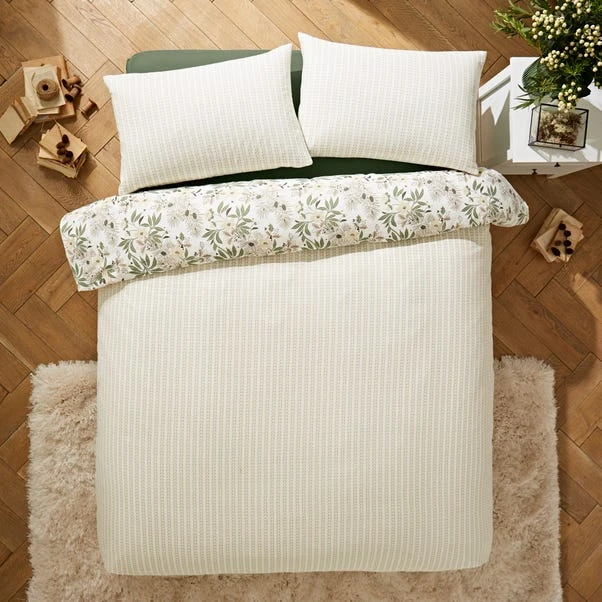 Natural History Museum Winter Rose 100% Brushed Cotton Duvet Cover And Pillowcase Set 2 Natural History Museum Winter Rose 100% Brushed Cotton Duvet Cover And Pillowcase Set - Image 2