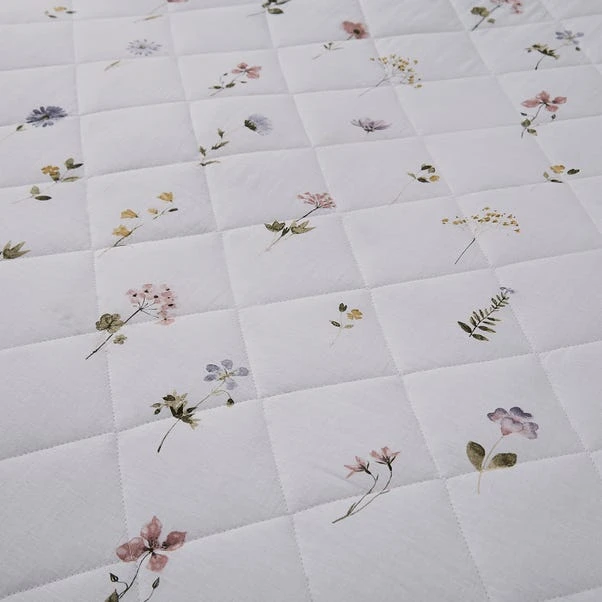 Dunelm Pressed Floral Bedspread 3 Dunelm Pressed Floral Bedspread - Image 3
