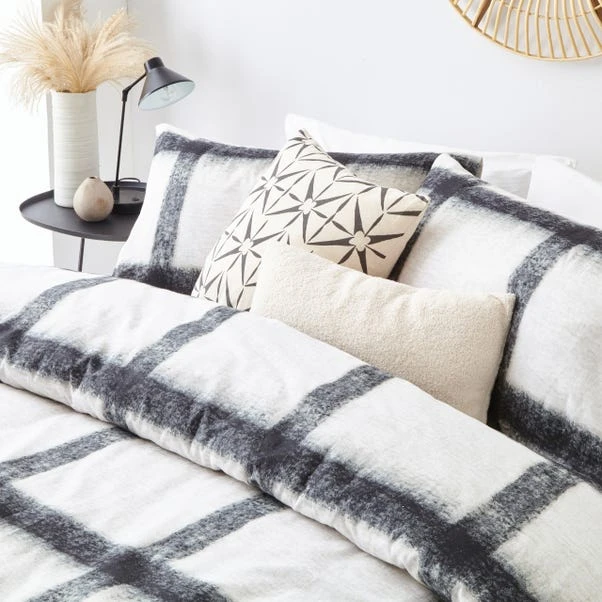 The Linen Yard Faux Mohair Stripe Navy 100% Cotton Duvet Cover & Pillowcase Set 3 The Linen Yard Faux Mohair Stripe Navy 100% Cotton Duvet Cover & Pillowcase Set - Image 3